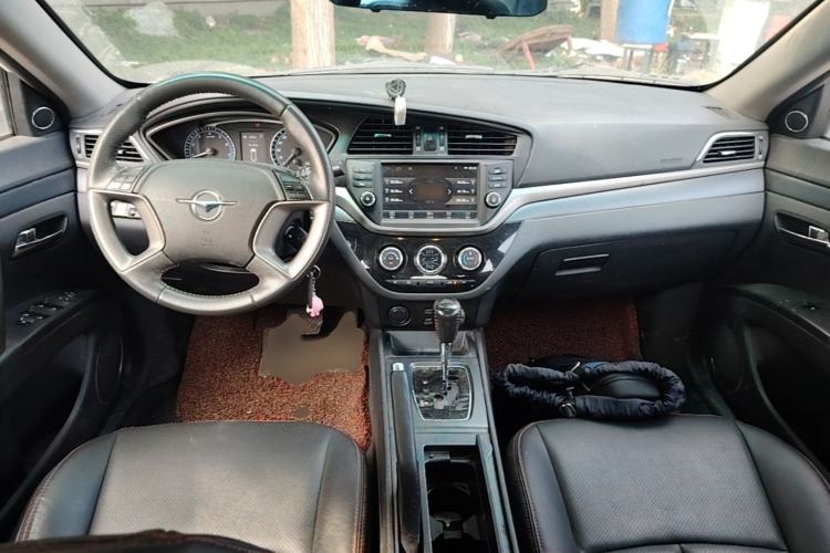 Used Haima M6 2015 1.5T CVT Sporty Smart Model Center Console