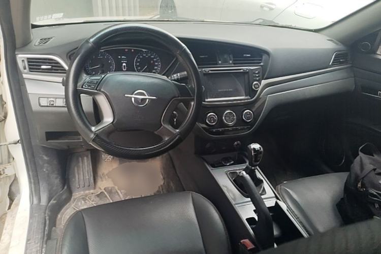 Used Haima M6 2015 1.5T Manual Luxury Model Center Console