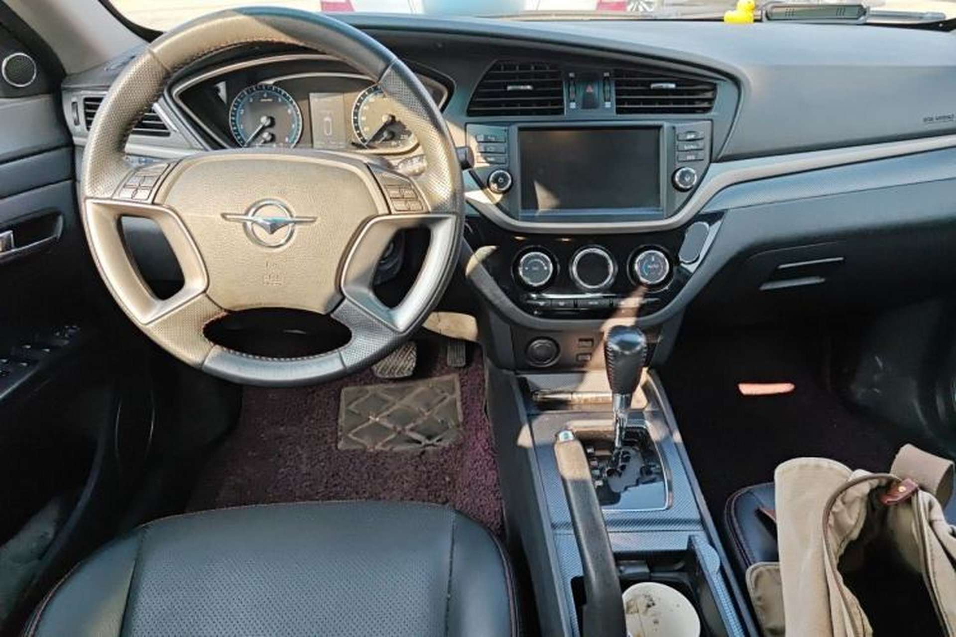 Used Haima M6 2015 1.5T CVT Sporty Smart Model Center Console