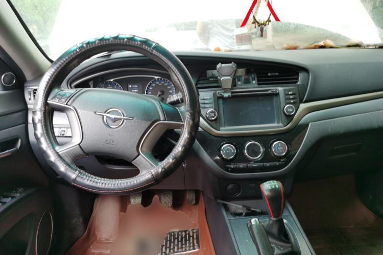 Used Haima M6 2015 1.5T Manual Luxury Model Center Console