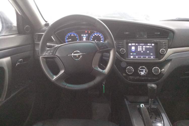 Used Haima M6 2015 1.5T CVT Luxury Model Center Console