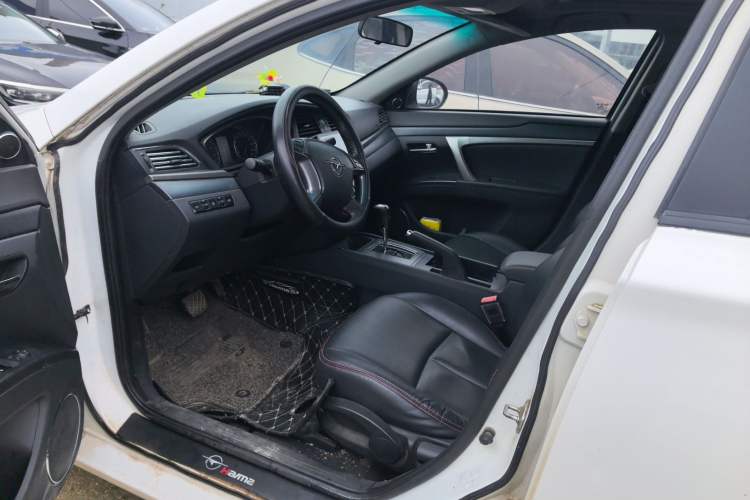 Used Haima M6 2015 1.5T CVT Sporty Smart Model Interior 2