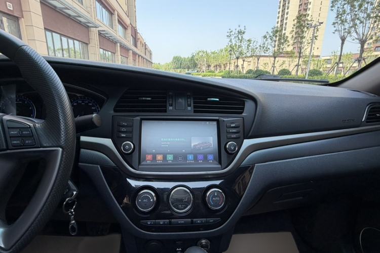 Used Haima M6 2015 1.5T CVT Sporty Smart Model Interior 7