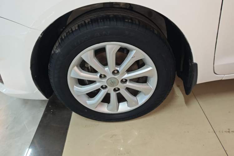 Used Haima M6 2015 1.5T CVT Luxury Model Left Front Wheel Hub
