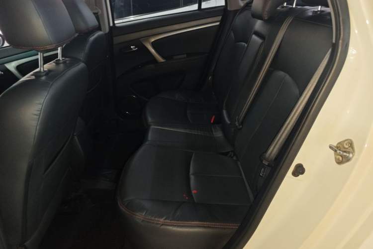 Used Haima M6 2015 1.5T CVT Luxury Model Left Rear Seat