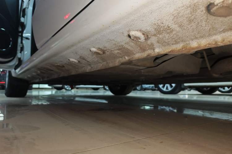 Used Haima M6 2015 1.5T CVT Luxury Model Left Side Sill