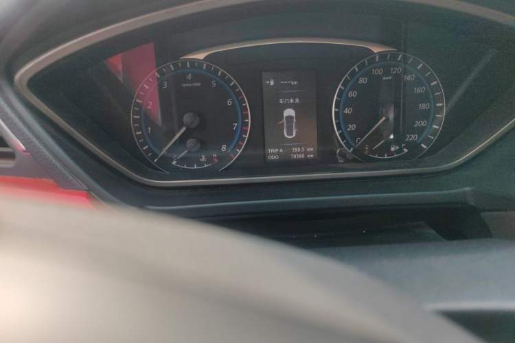 Used Haima M6 2015 1.5T Manual Luxury Model Odometer Close Up