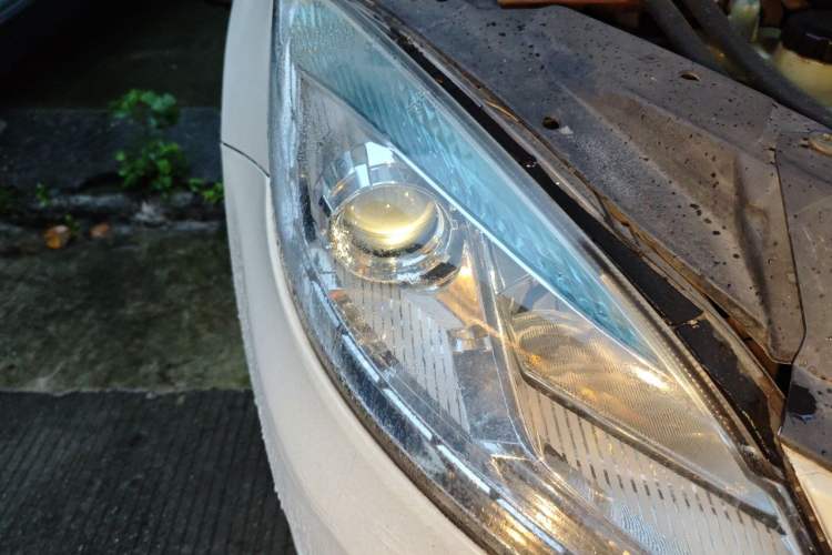 Used Haima M6 2015 1.5T CVT Luxury Model Right Front Headlight