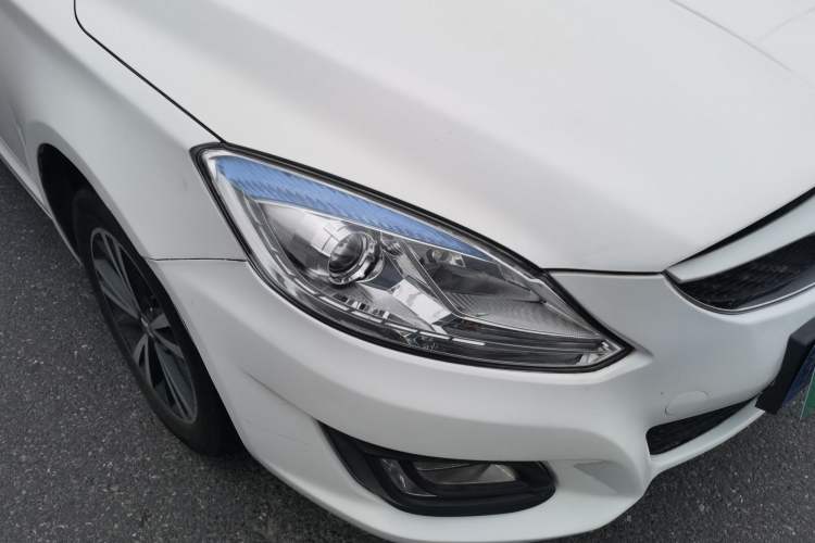 Used Haima M6 2015 1.5T CVT Luxury Model Right Front Headlight