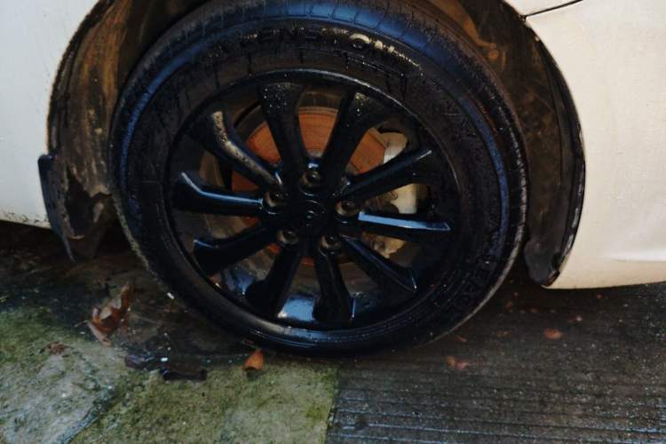 Used Haima M6 2015 1.5T CVT Luxury Model Right Front Wheel Hub