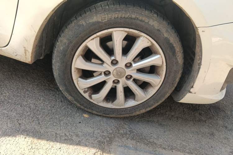 Used Haima M6 2015 1.5T Manual Comfort Model Right Front Wheel Hub