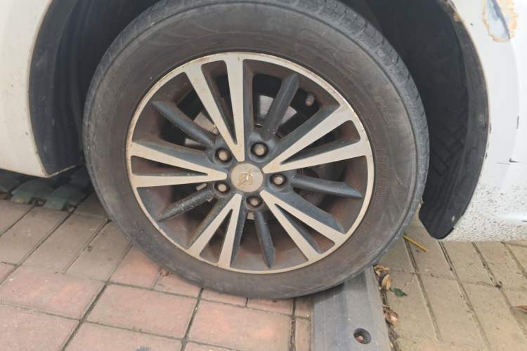 Used Haima M6 2015 1.5T CVT Luxury Model Right Front Wheel Hub