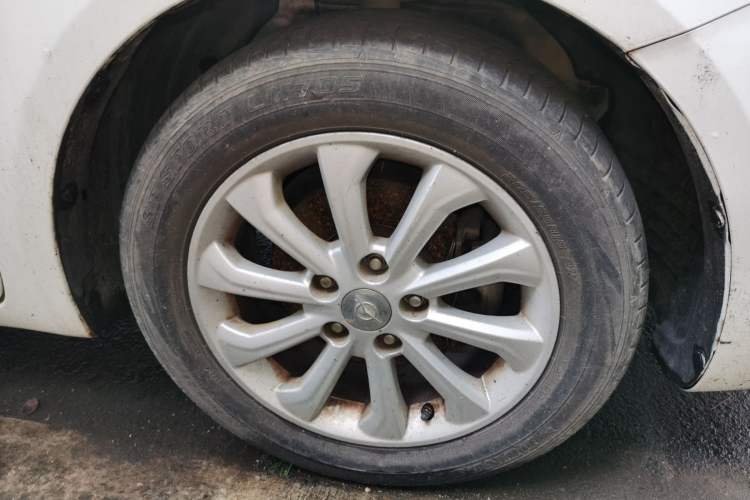 Used Haima M6 2015 1.5T Manual Luxury Model Right Front Wheel Hub