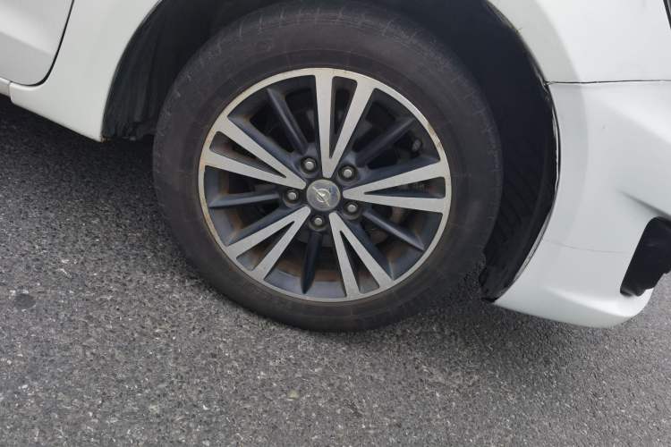Used Haima M6 2015 1.5T CVT Luxury Model Right Front Wheel Hub