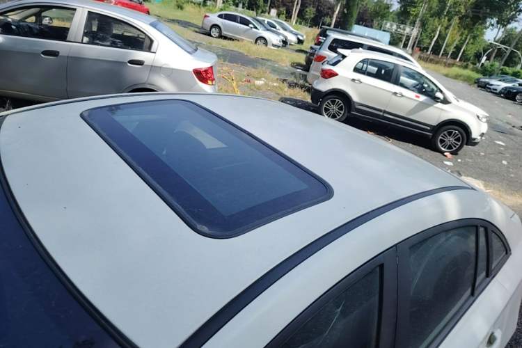 Used Haima M6 2015 1.5T CVT Sporty Smart Model Roof