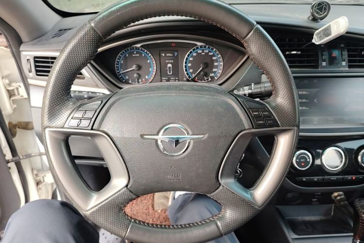 Used Haima M6 2015 1.5T CVT Sporty Smart Model Steering Wheel