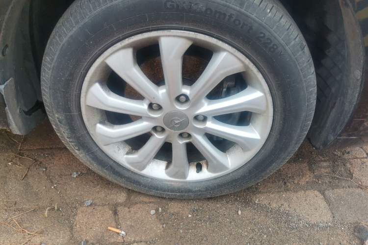 Used Haima M6 2016 1.6L Manual Comfort Model Right Front Wheel Hub