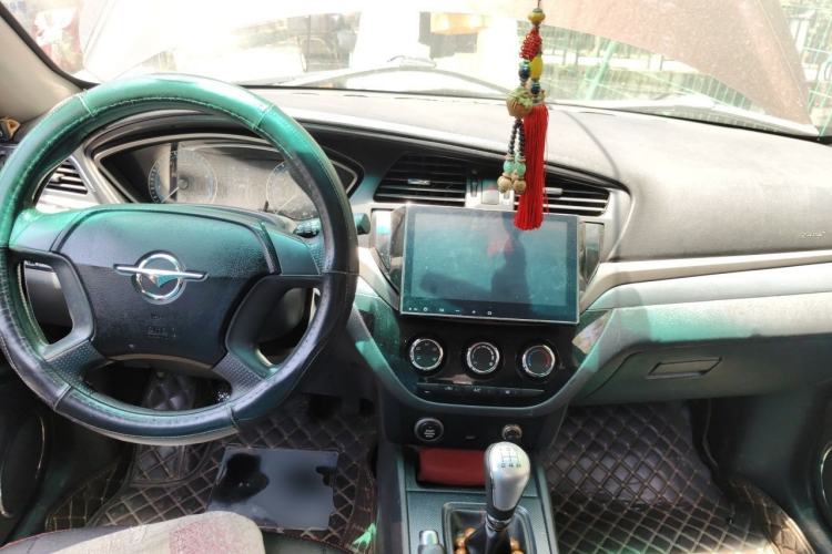 Used Haima M6 2016 1.6L Manual Comfort Model Center Console