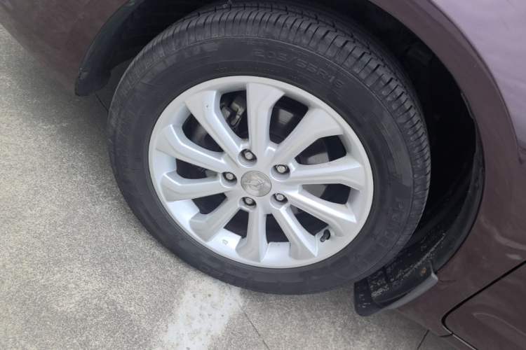 Used Haima M6 2016 1.6L Manual Comfort Model Left Front Wheel Hub