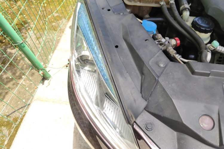 Used Haima M6 2016 1.6L Manual Comfort Model Right Front Headlight