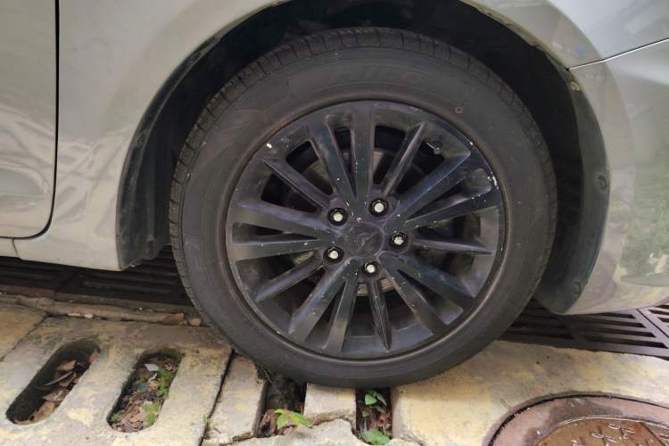 Used Haima M6 2017 1.6L Manual Sport Smart Model Right Front Wheel Hub
