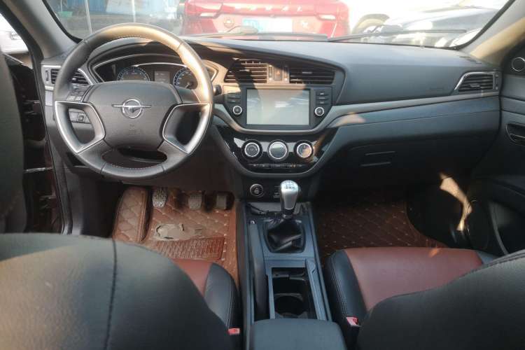 Used Haima M6 2017 1.6L Manual Sport Smart Model Center Console