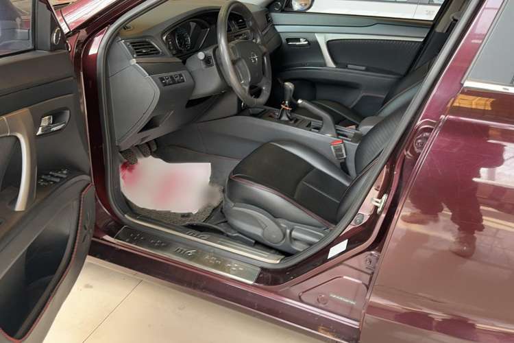 Used Haima M6 2017 1.6L Manual Comfort Model Interior 2
