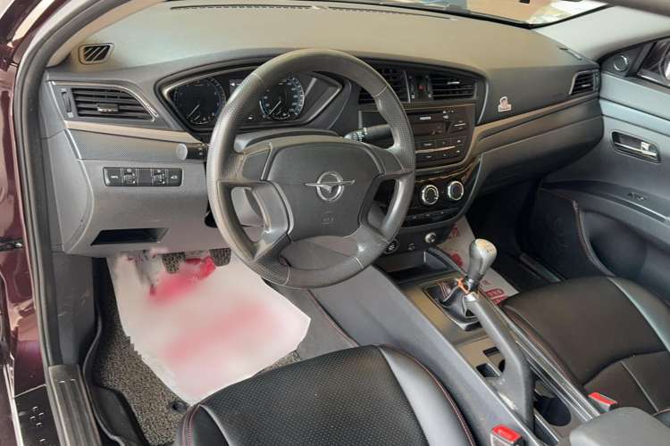 Used Haima M6 2017 1.6L Manual Comfort Model Interior 3