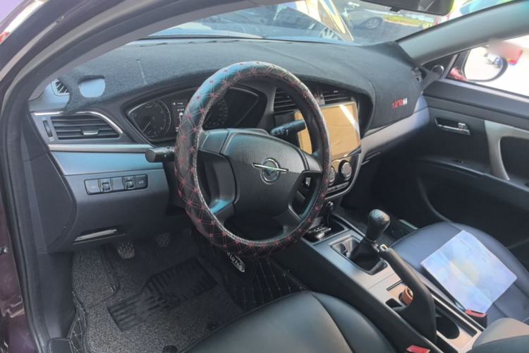 Used Haima M6 2017 1.6L Manual Comfort Model Center Console