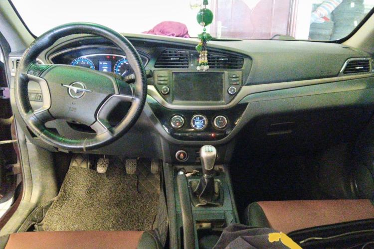 Used Haima M6 2017 1.6L Manual Sport Smart Model Center Console