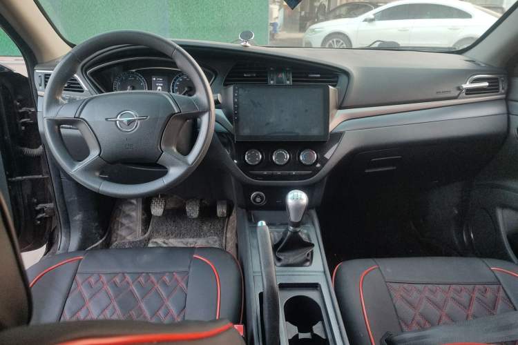 Used Haima M6 2017 1.6L Manual Comfort Model Interior 3