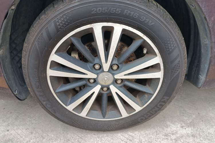 Used Haima M6 2017 1.5T CVT Luxury Model Right Front Wheel Hub