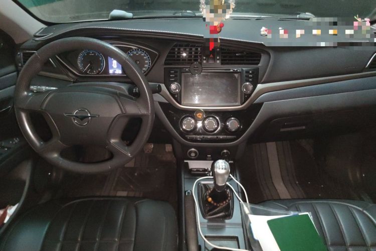 Used Haima M6 2017 1.6L Manual Comfort Model Center Console