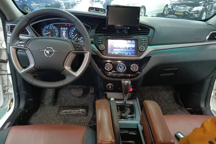 Used Haima M6 2017 1.5T CVT Luxury Model Center Console