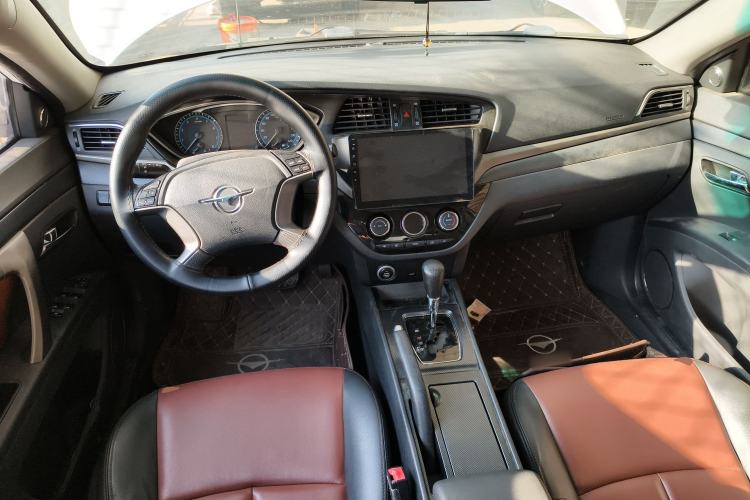 Used Haima M6 2017 1.5T CVT Luxury Model Center Console