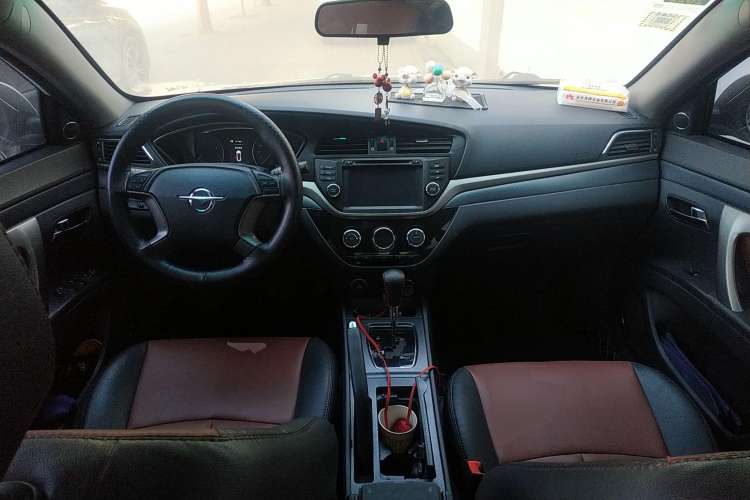 Used Haima M6 2017 1.5T CVT Luxury Model Center Console