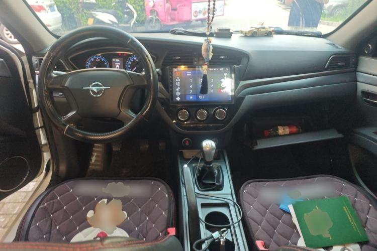Used Haima M6 2017 1.6L Manual Comfort Model Center Console