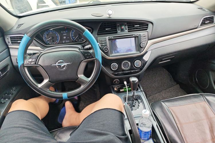 Used Haima M6 2017 1.5T CVT Sporty Premium Model Center Console
