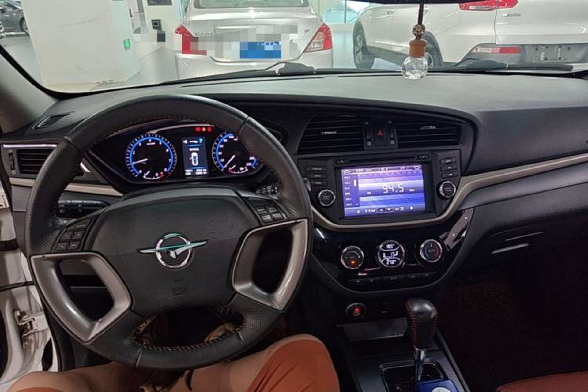 Used Haima M6 2017 1.5T CVT Luxury Model Center Console