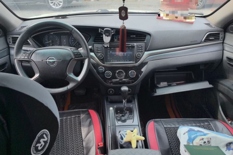 Used Haima M6 2017 1.5T CVT Luxury Model Center Console