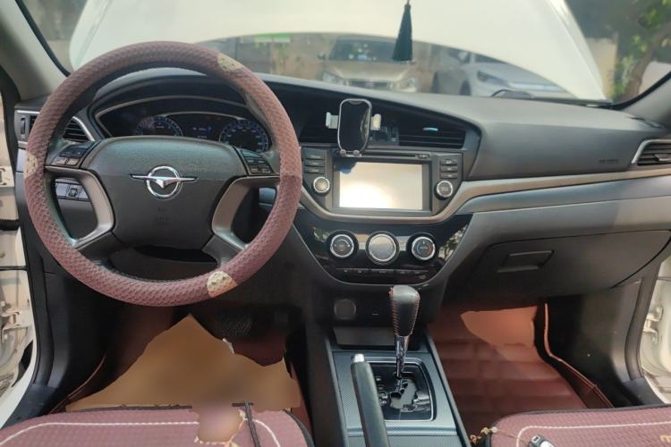 Used Haima M6 2017 1.5T CVT Sporty Premium Model Center Console