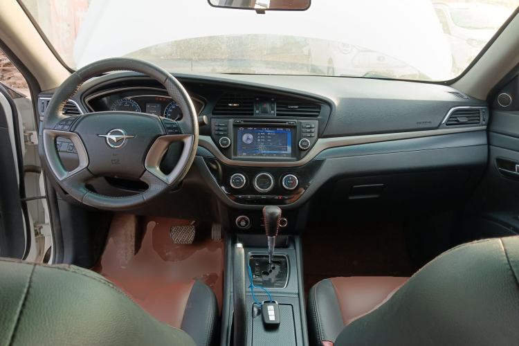 Used Haima M6 2017 1.5T CVT Luxury Model Center Console