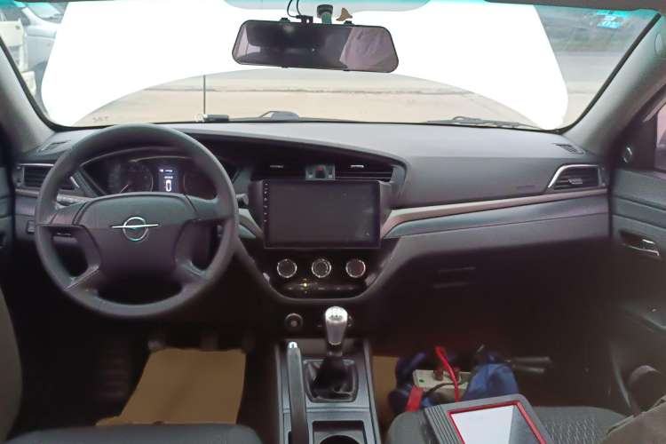 Used Haima M6 2017 1.6L Manual Comfort Model Center Console