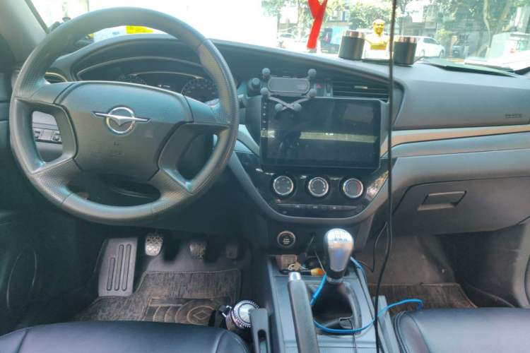 Used Haima M6 2017 1.6L Manual Comfort Model Center Console