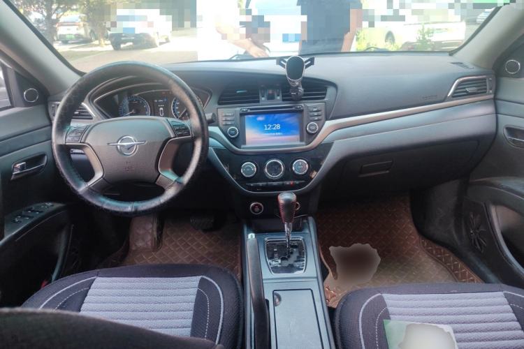 Used Haima M6 2017 1.5T CVT Luxury Model Center Console