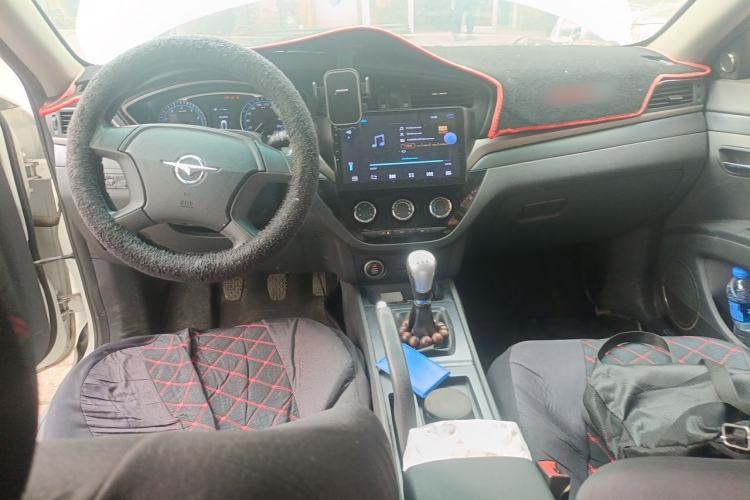 Used Haima M6 2017 1.6L Manual Comfort Model Center Console