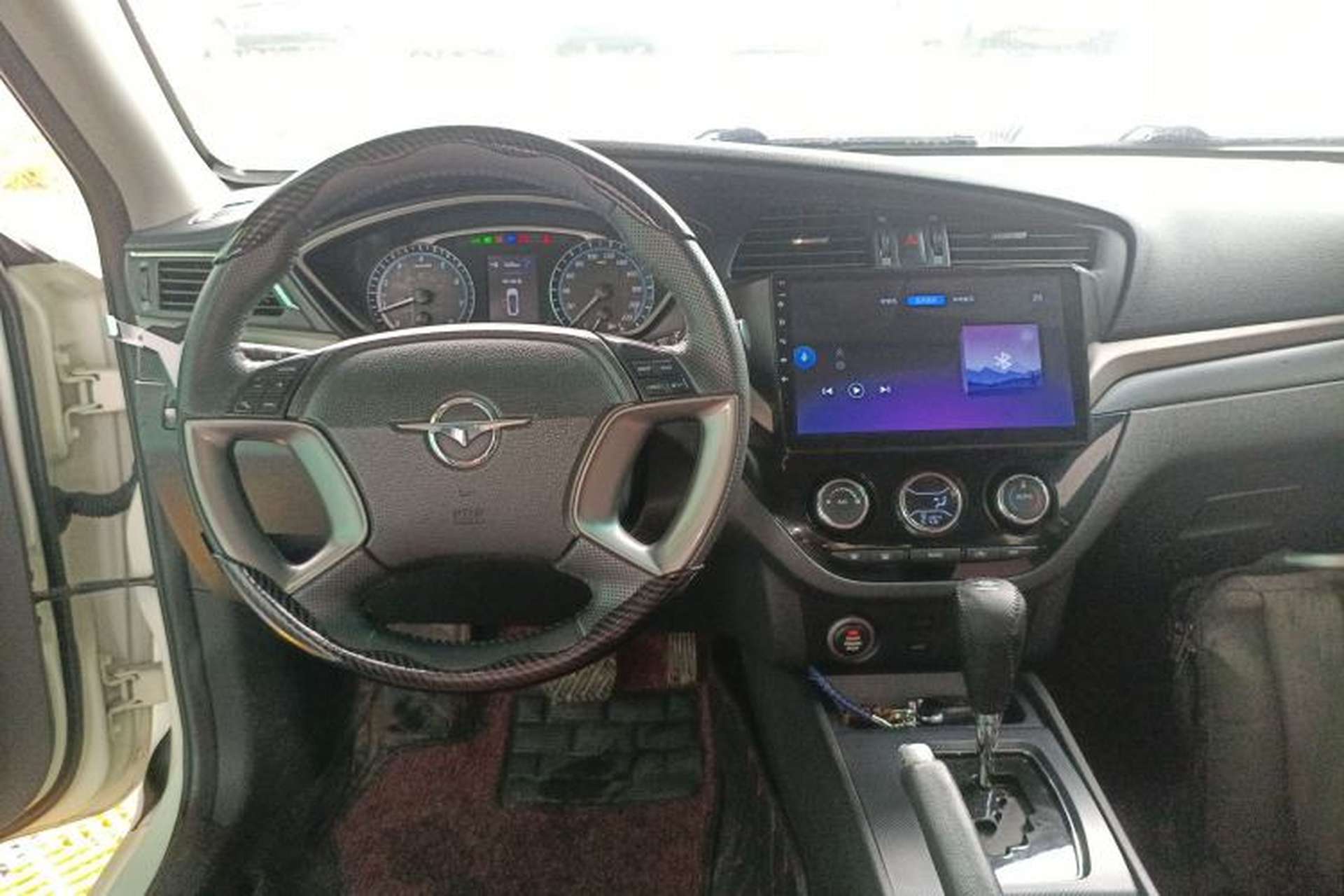Used Haima M6 2017 1.5T CVT Luxury Model Center Console