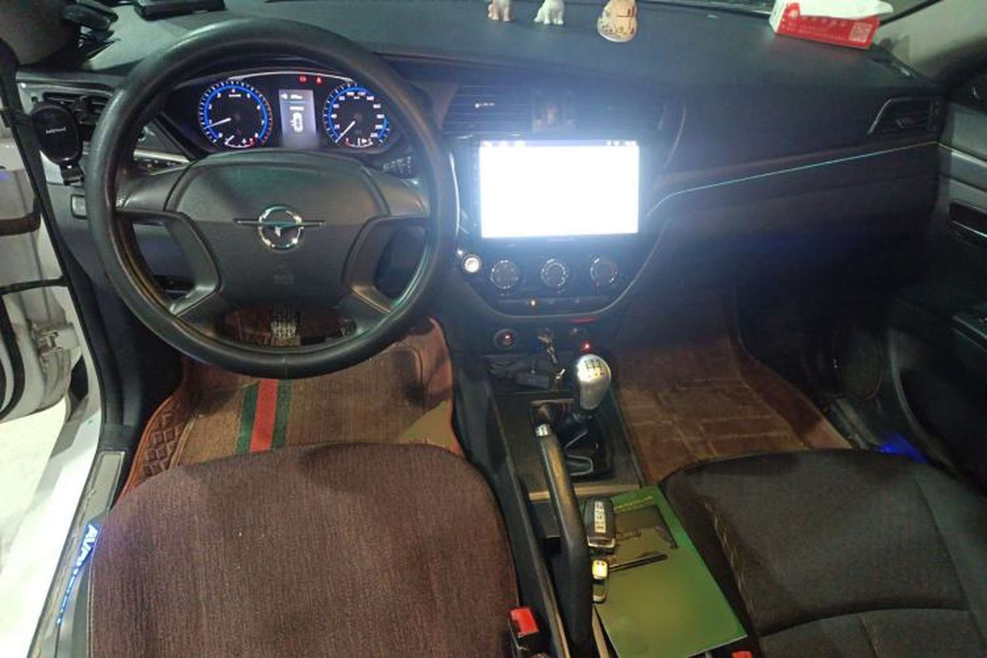 Used Haima M6 2017 1.6L Manual Comfort Model Center Console