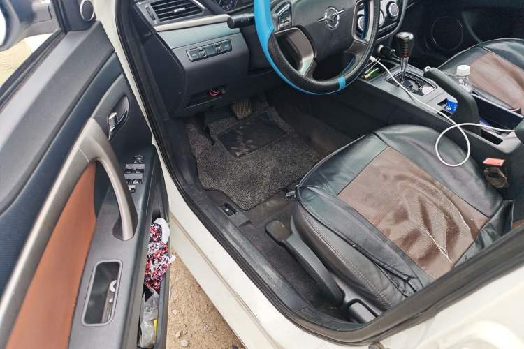Used Haima M6 2017 1.5T CVT Sporty Premium Model Driver Seat