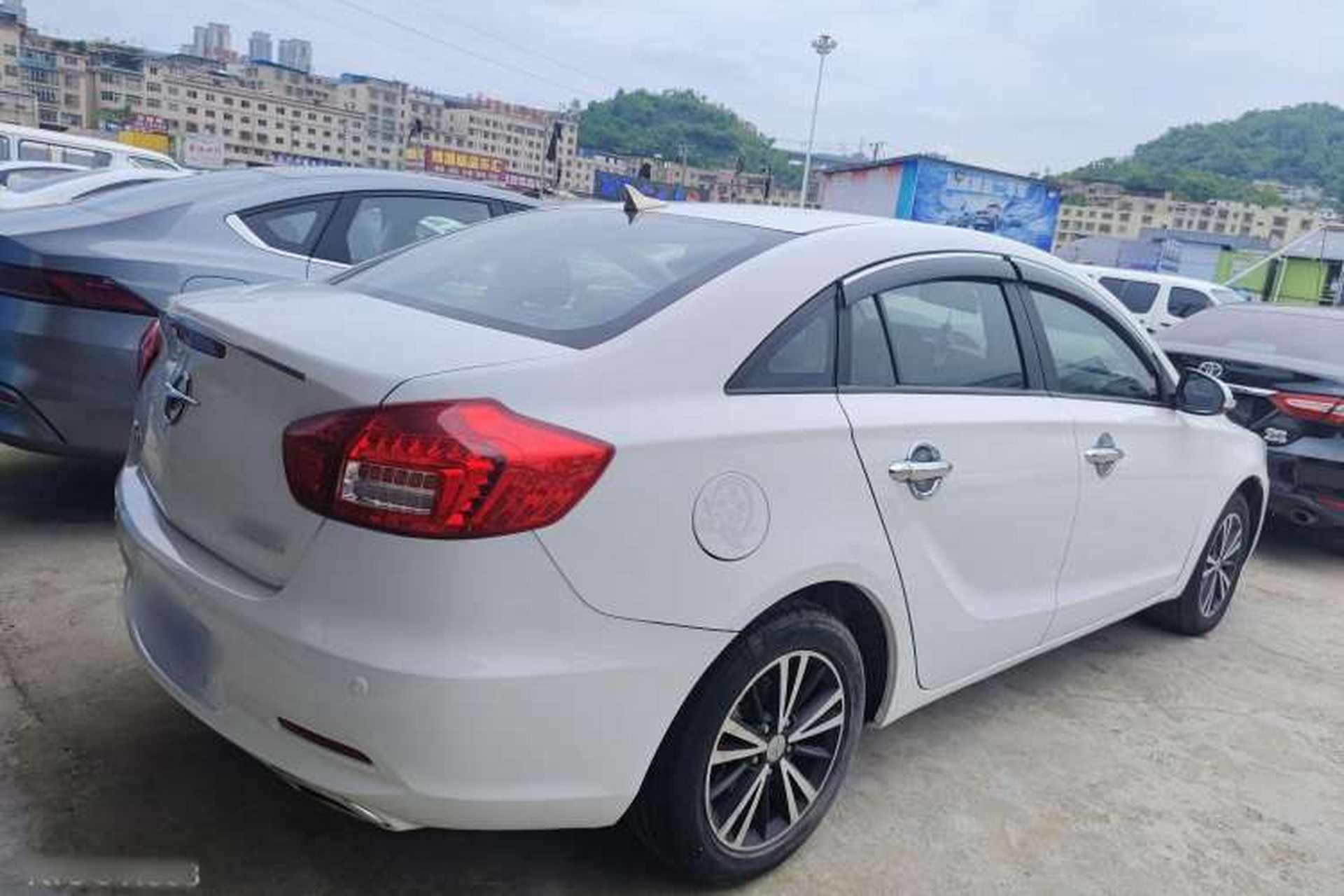 Used Haima M6 2017 1.5T CVT Luxury Model Exterior 5
